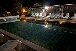 gîtes et piscine commune en Dordogne
