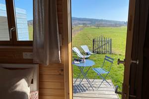 Les terres de la chouette, vue sur la terrasse et la campagne