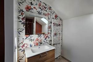 Gîte le Granit des Champs - Mainsat - Chambre double 1er étage avec salle d'eau