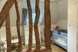 L'espace Bebe se cache derriere le colombage de la chambre 'La Grange'