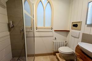 Salle d'eau avec douche à l'Italienne et WC