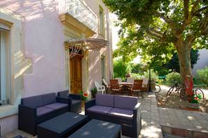 Terrasse et apéro au Mas Richard