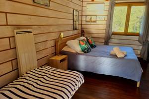 La chambre avec 2 lits