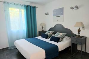 chambre-roya-bleu-azur-saint-florent-