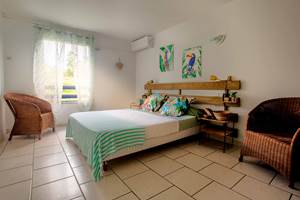 Gite-Bananier-chambre-parentale-detente