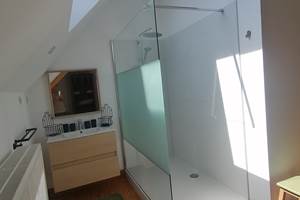 douche italienne in kamer met dubbel bed - dans  la chambre avec lit double