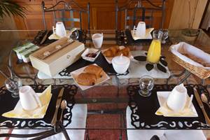 petit déjeuner bio et local comprit dans le prix de votre chambre