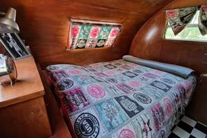 camping-la-perle-creuse-caravaneUS-Hollywood-2personnes-chambre