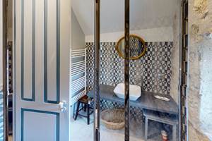 Gite-de-Myans-Bathroom