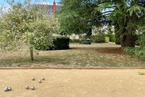 boulodrome et jardin