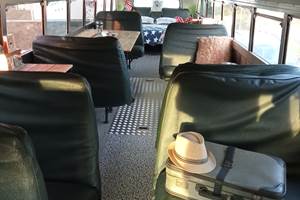 camping-la-perle-creuse-SchoolBus Crown-2personnes-intérieur3
