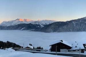 Mer de nuages dans la vallée vue du chalet