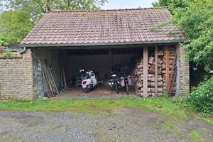 Le Carport du Gîte L'Ecureuil Namur pour les Vélos et Motos