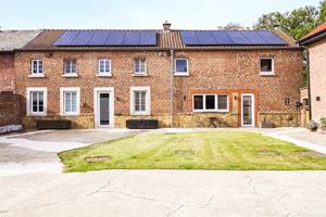 Gi^te Maud Neuprez. EXTERIEUR BOOKING HD-16