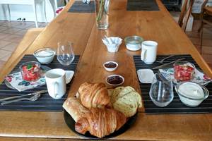 CHAMBRES-D'HÔTES-LE-PUITS-SAINTE-CLAIRE-Petit-Déjeuner