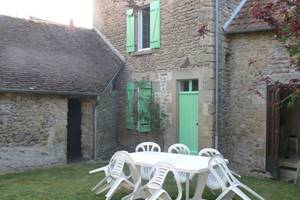 cour à l'arrière entièrement sécurisée sans vis à vis