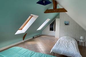 chambre-familiale-confortable-gite-baden-bretagne-vacances-famille