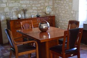 Maison d'hôtes dans le Lot - Salle à manger en bois rose -