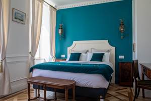 Chambre parentale au Manoir du Colombier gîte de charme à 1h de Genève et Annecy
