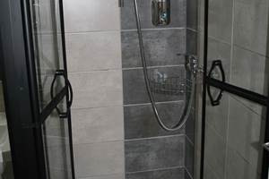Salle de bain supérieure avec douche