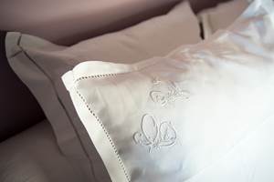linge-lit-brode-chambre-confort-honfleur-chambres-hotes-calvados