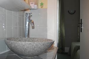 salle de bain côté rue jean bart 75006 paris quartier latin