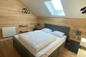 Suite parentale avec lit Queen Size à coté de la salle de bain du 2ème étage
