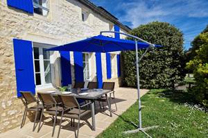 Terrasse et séparation avec gite 4P