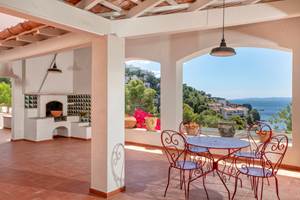 26 Oliveres Patio couvert vue mer