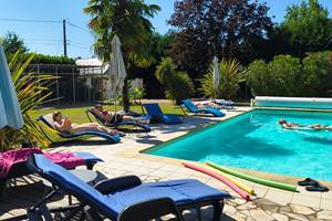 Piscine chauffée d'une chambre d'hôtes à La Flèche près du Zoo