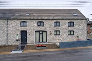 Pour l'instant 1 gîte peut recevoir 14 personnes. Bientôt le gîte voisin sera opérationnel