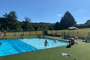 lepetitbois46_Leyme_piscine occupe´e