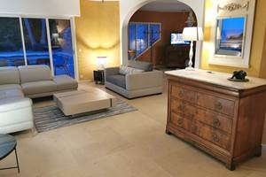 Salon villa luxe ambiance sunset Cannes