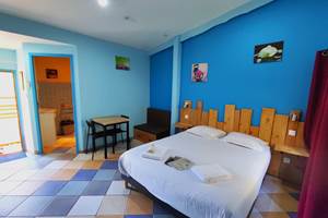 Vue de la chambre depuis le fond