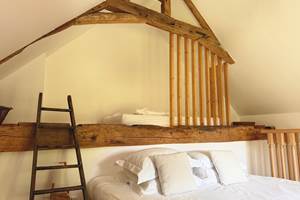 Toutes nos suites disposent d'un lit de haute qualité king size réalisé par un artisan litier local