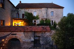 Observation des étoiles au Château de Saint-Chamarand : profitez de la pureté exceptionnelle du Triangle Noir du Quercy pour une nuit magique sous la Voie Lactée.