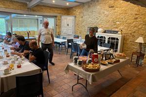 Petit déjeuner dans la salle de réception