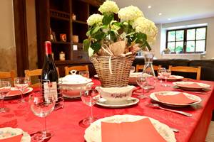 Rez - coin a` manger - table garnie
