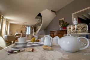 Maison de Jean, chambres d'hôtes de charme en Blaye Côtes de Bordeaux , Château Haut Bourcier avec petit déjeuner copieux