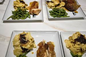 assiette-dinde-gratin-dauphinois-haricots-verts-table-dhotes-aveyron.jpg