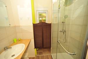 ©sandraHermens - salle de bain Gîte Pen Ty Camping Duguesclin