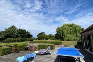 Ping-pong au jardin, accessible de 9 à 19 heures