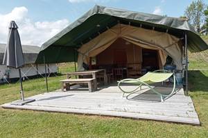 Camping-la-perle-tente-safari-6personnes-extérieur