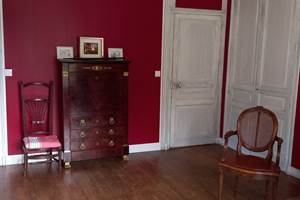 Chambre rouge, Maison d’hôtes la Babinerie,  Saint Léonard de Noblat, Haute Vienne, Nouvelle Aquitaine,