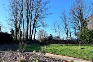 Jardin avec accès PMR ( terrain pétanque partagée)