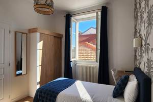 Chambre lits jumeaux au cœur de Biarritz