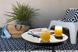 Salon de jardin confortable à l’ombre pour des moments de convivialité en plein air