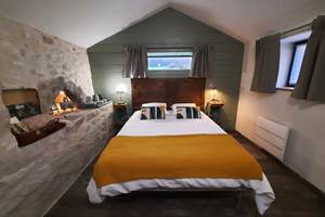 Chambre lumineuse et confortable, idéale pour une pause au calme