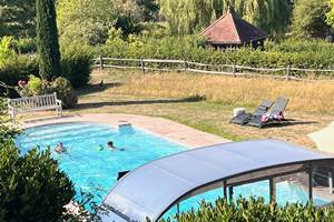 La piscine avec abri rétractable
