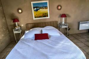 lit-double-chambre-champetre-gite-saisonnee-centres-aveyron